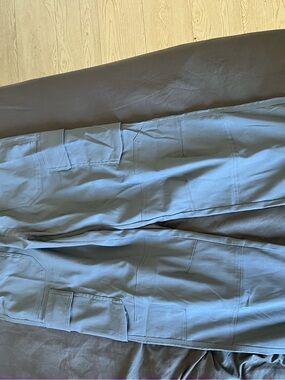 Prana women’s Cargo Pants in gray